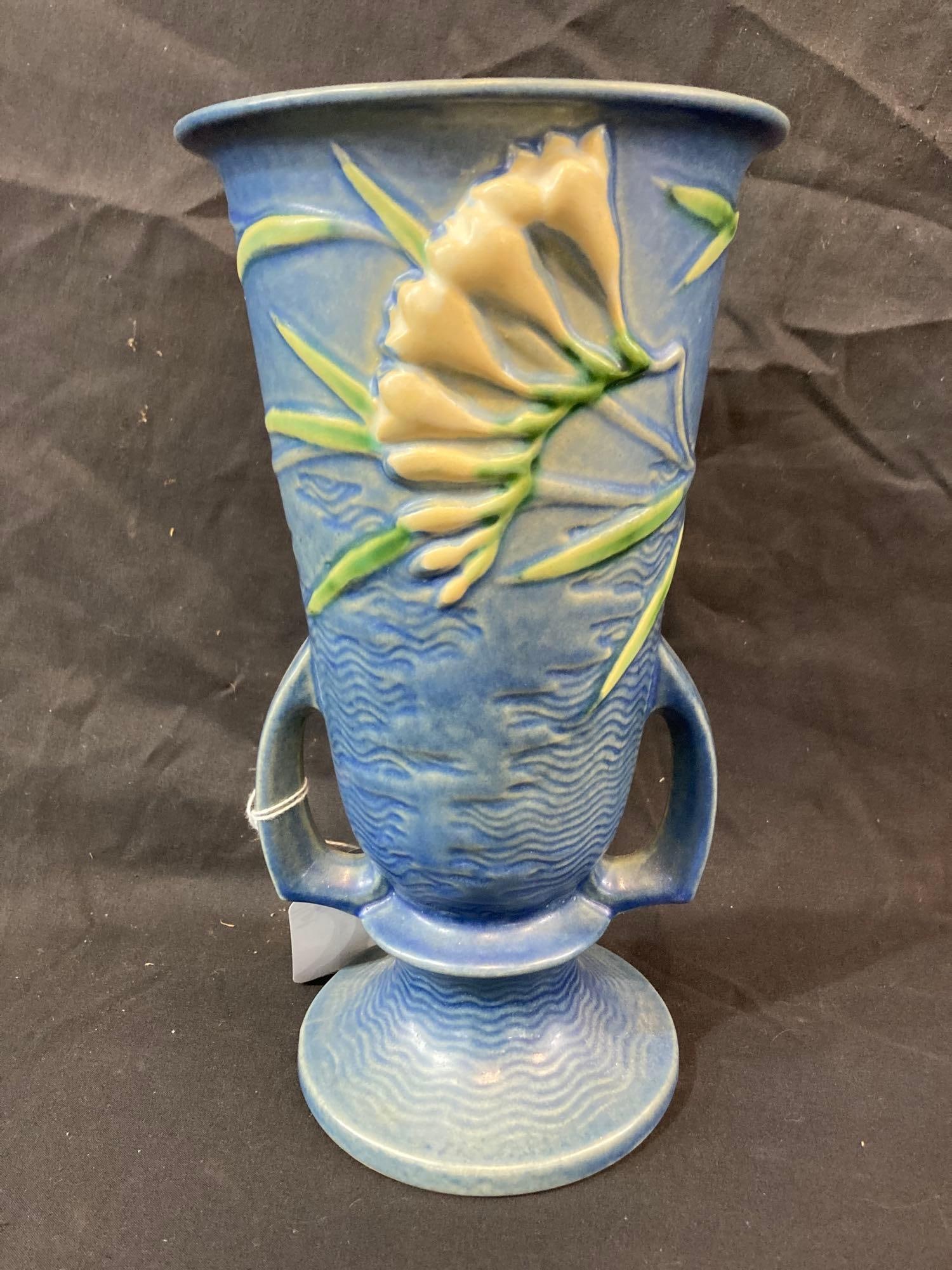 Roseville Pottery Freesia 2-handled vase (1 of 5)