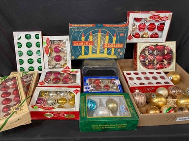 Large lot of vintage Christmas Bulbs