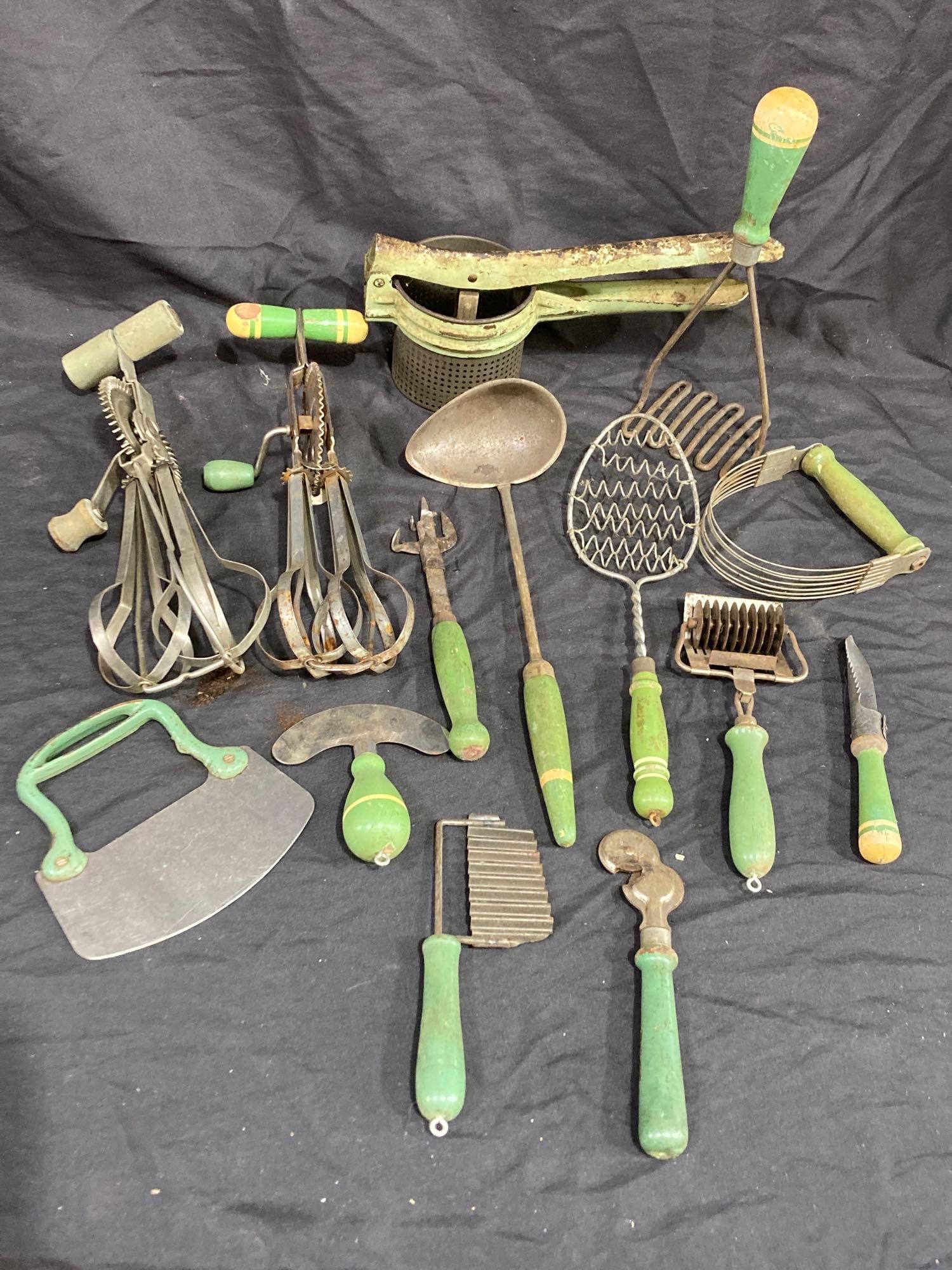 Vintage green handled kitchen ware (1 of 6)
