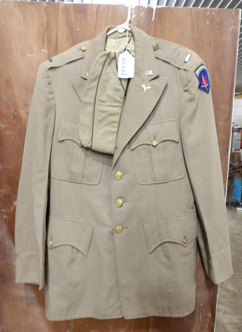 US Army Dress Jacket and Cap (1 of 9)