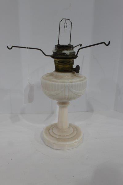 Aladdin Lincoln Drape Pink Alacite  Oil Lamp (1 of 3)