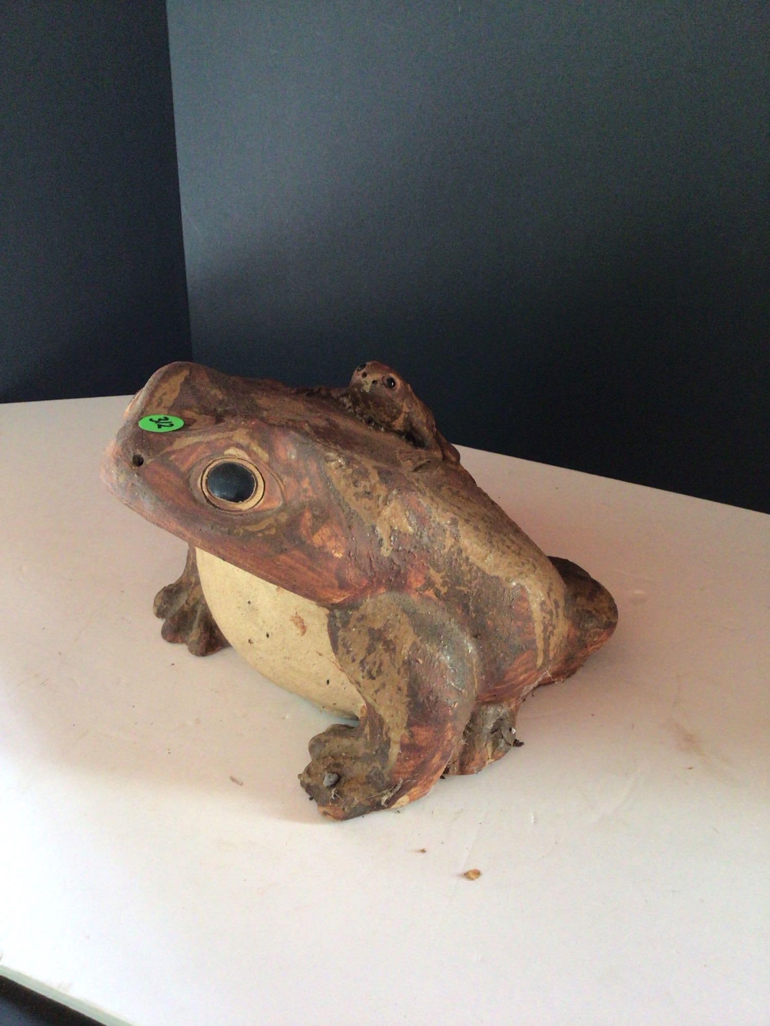 Decorative ceramic frog (1 of 3)