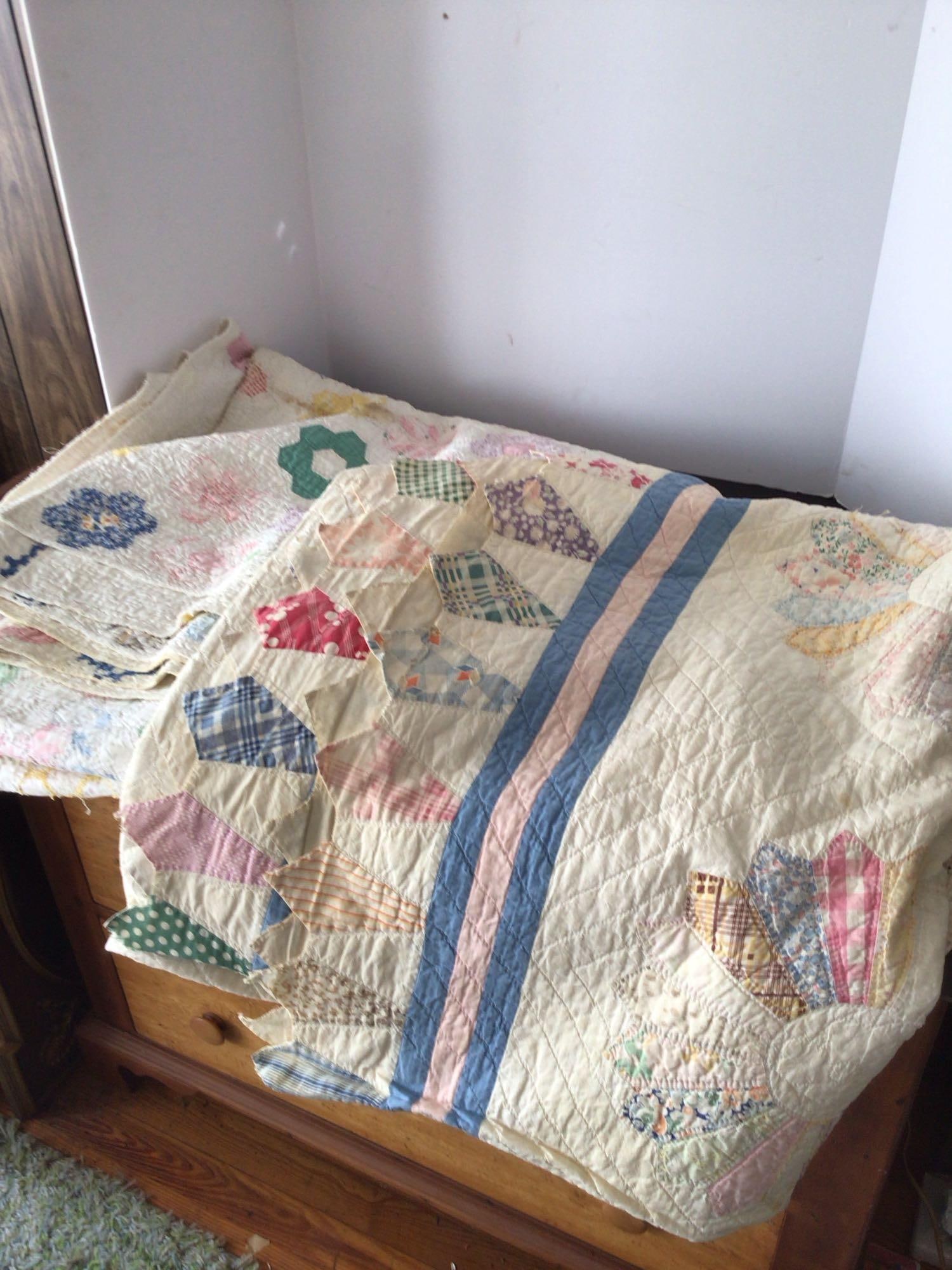 Flower Pattern & Dresdan Plate Handstitched Quilts: Dresdan plate is in poor condition, use as a cutter quilt. Flower is showing some areas of thinning but overall very clean. Approx size is 72 x 80