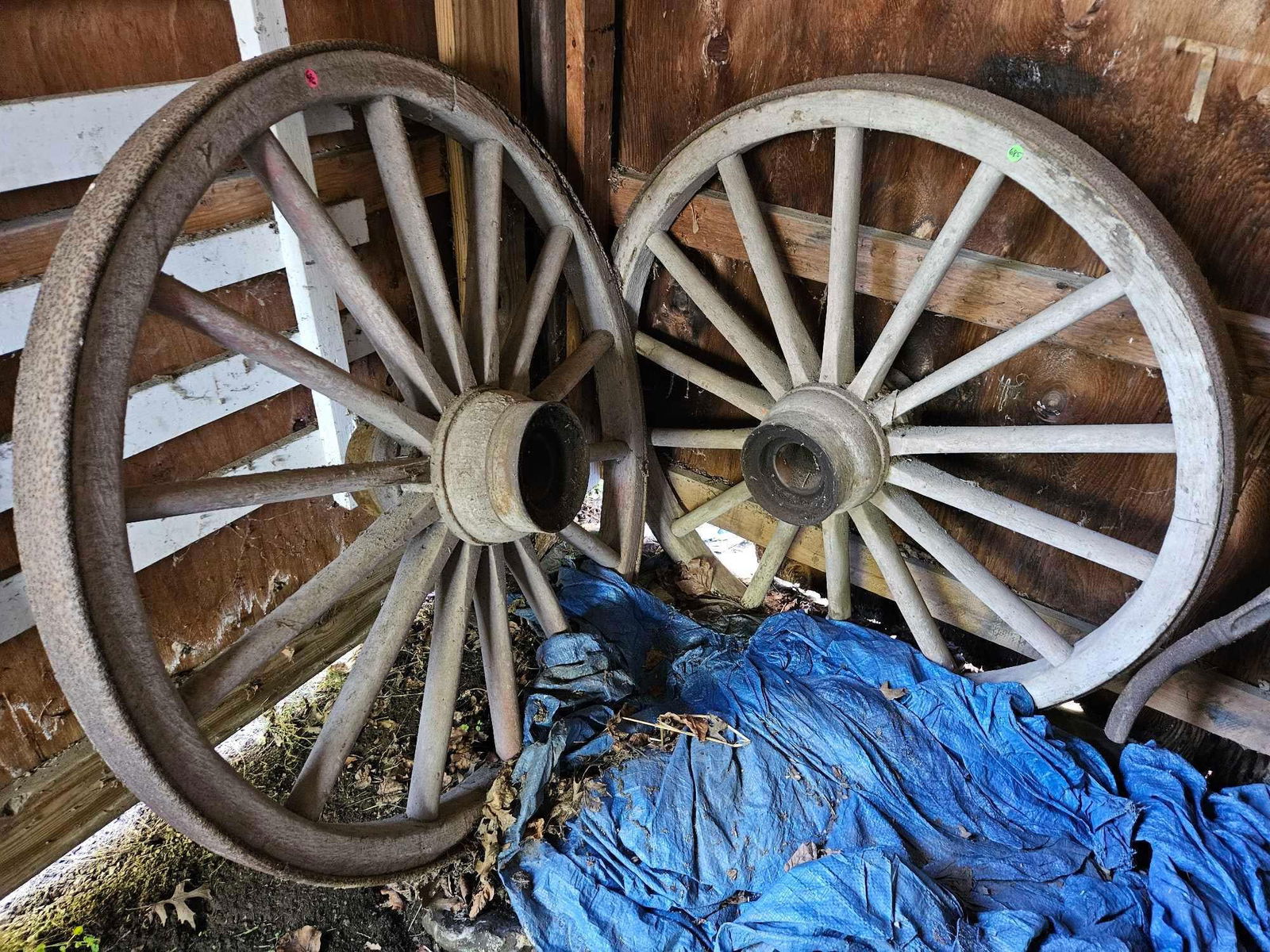 Pair of box wagon wheels (1 of 6)