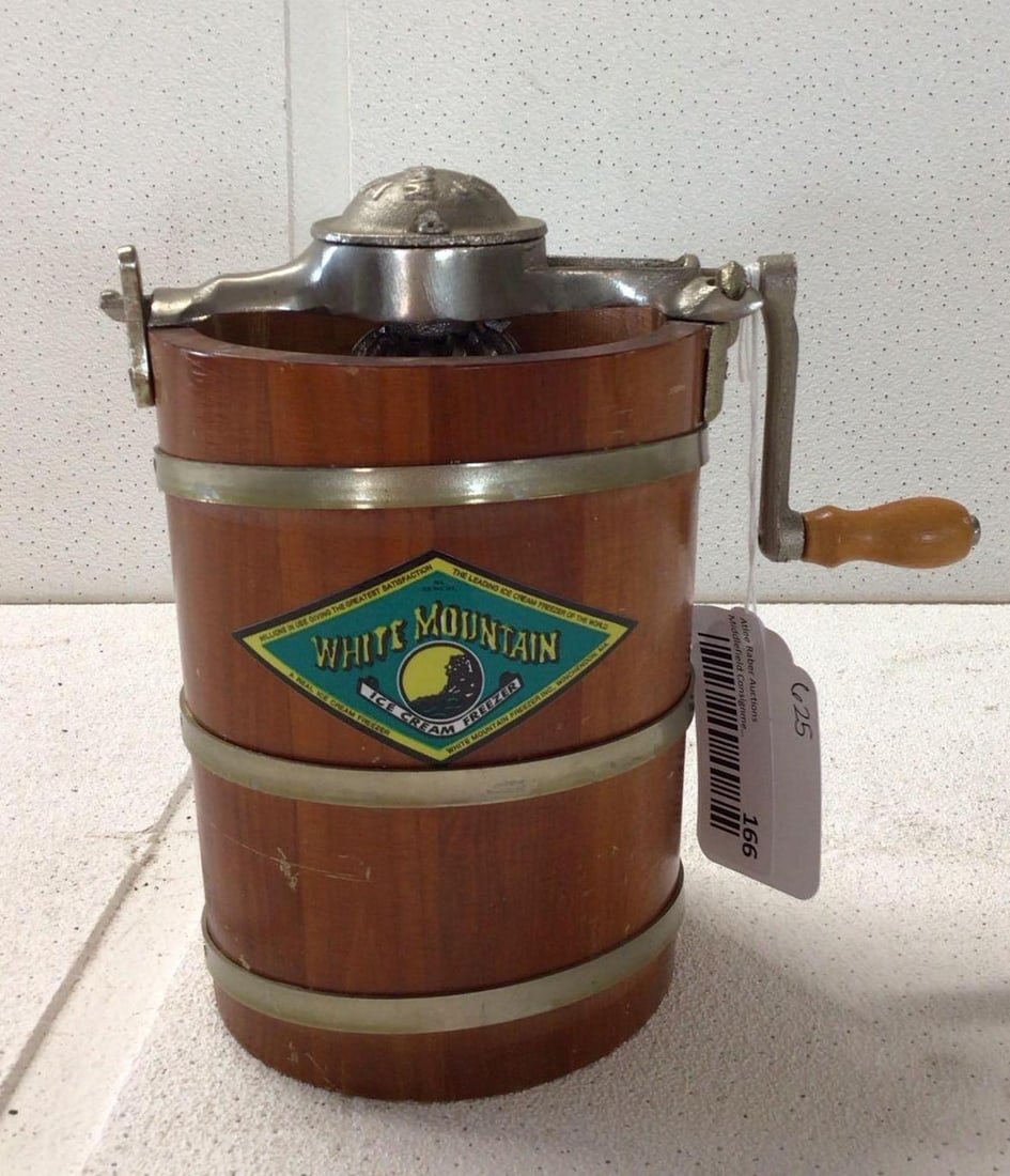 White Mountain Junior Ice Cream Freezer: All parts move as they should. 7 x 5