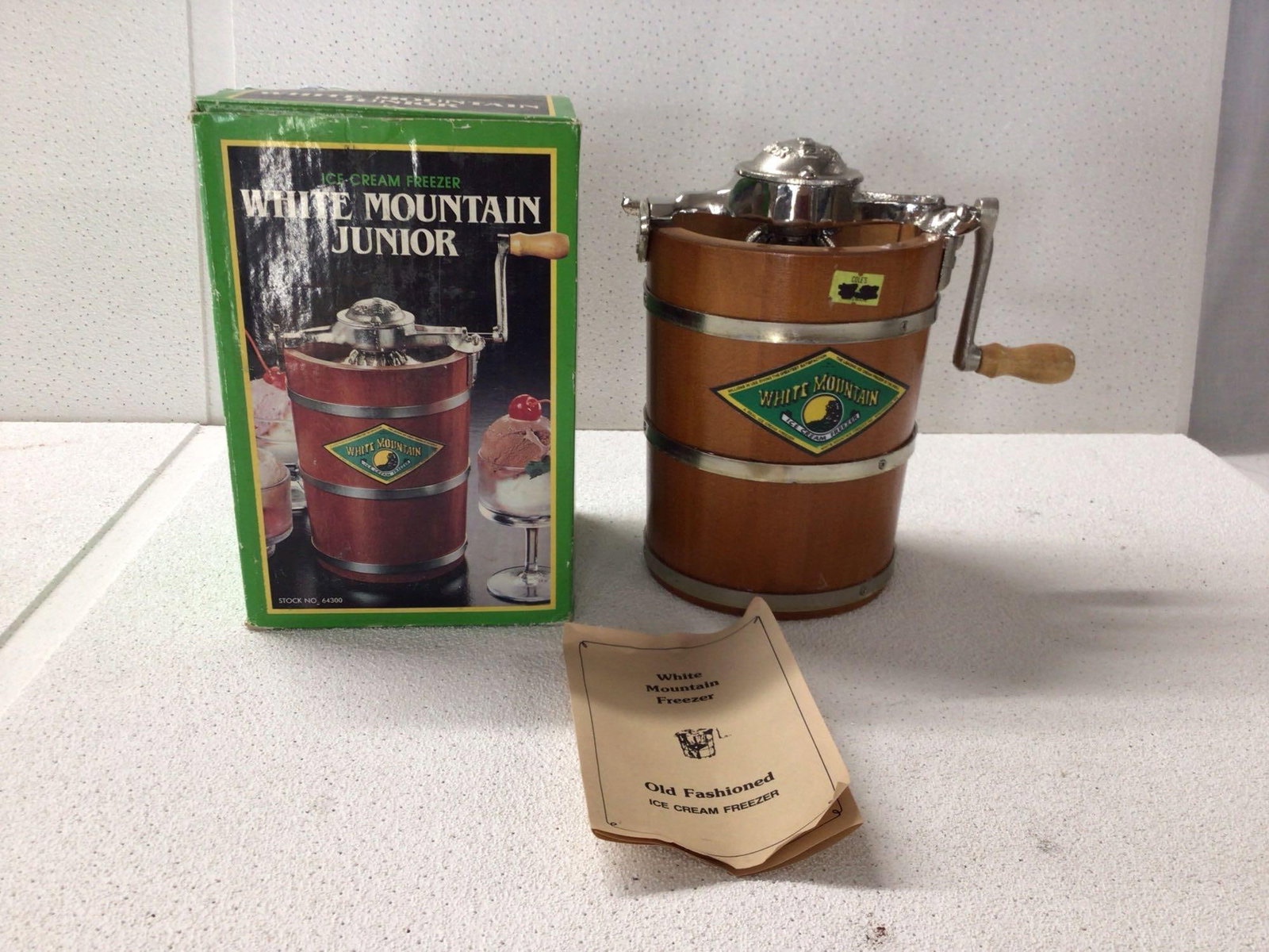 White Mountain Junior Ice Cream Freezer: in original box. 7 x 5