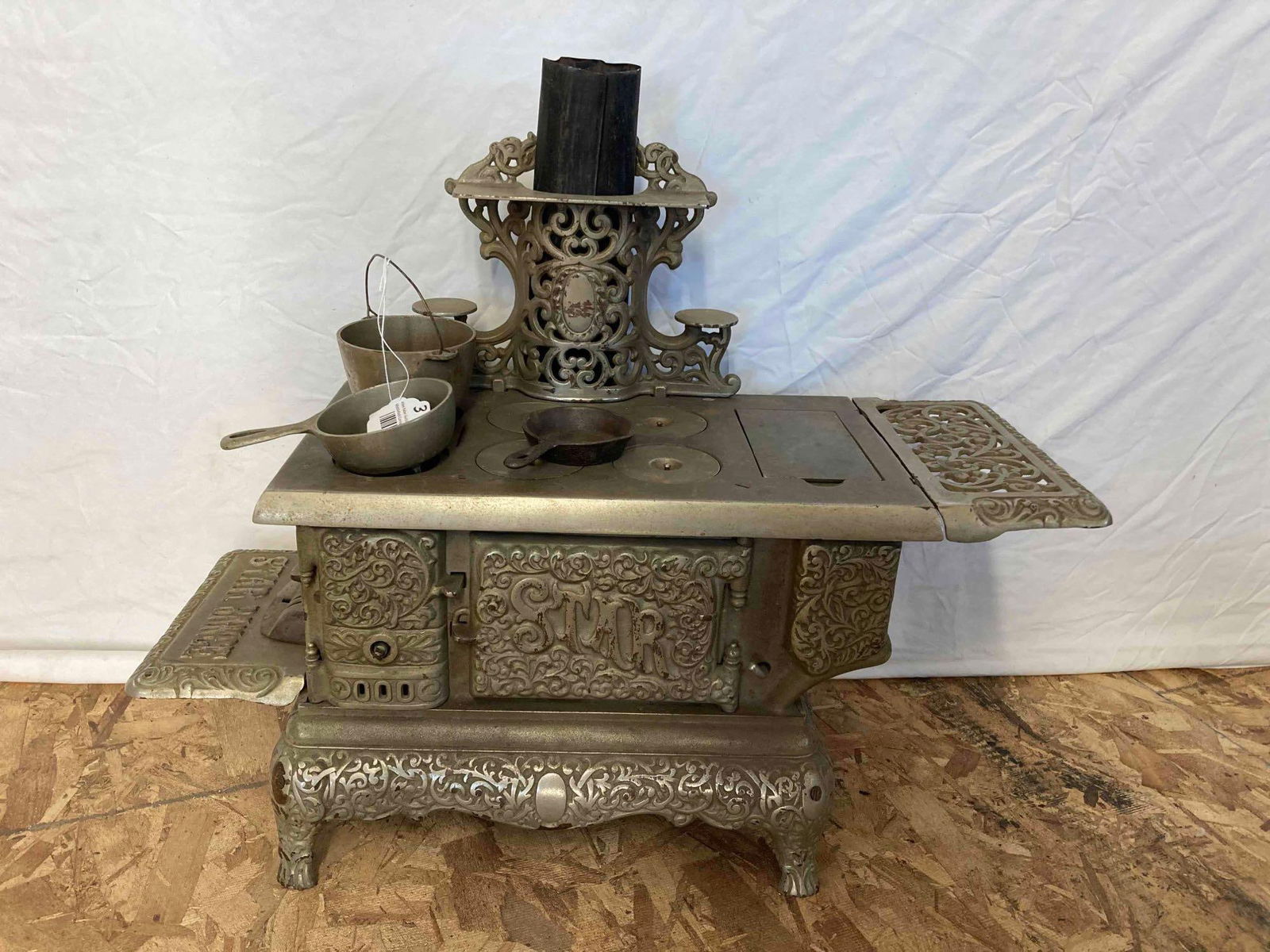 Star Range Cast Iron Miniature Stove and Accessories (1 of 8)