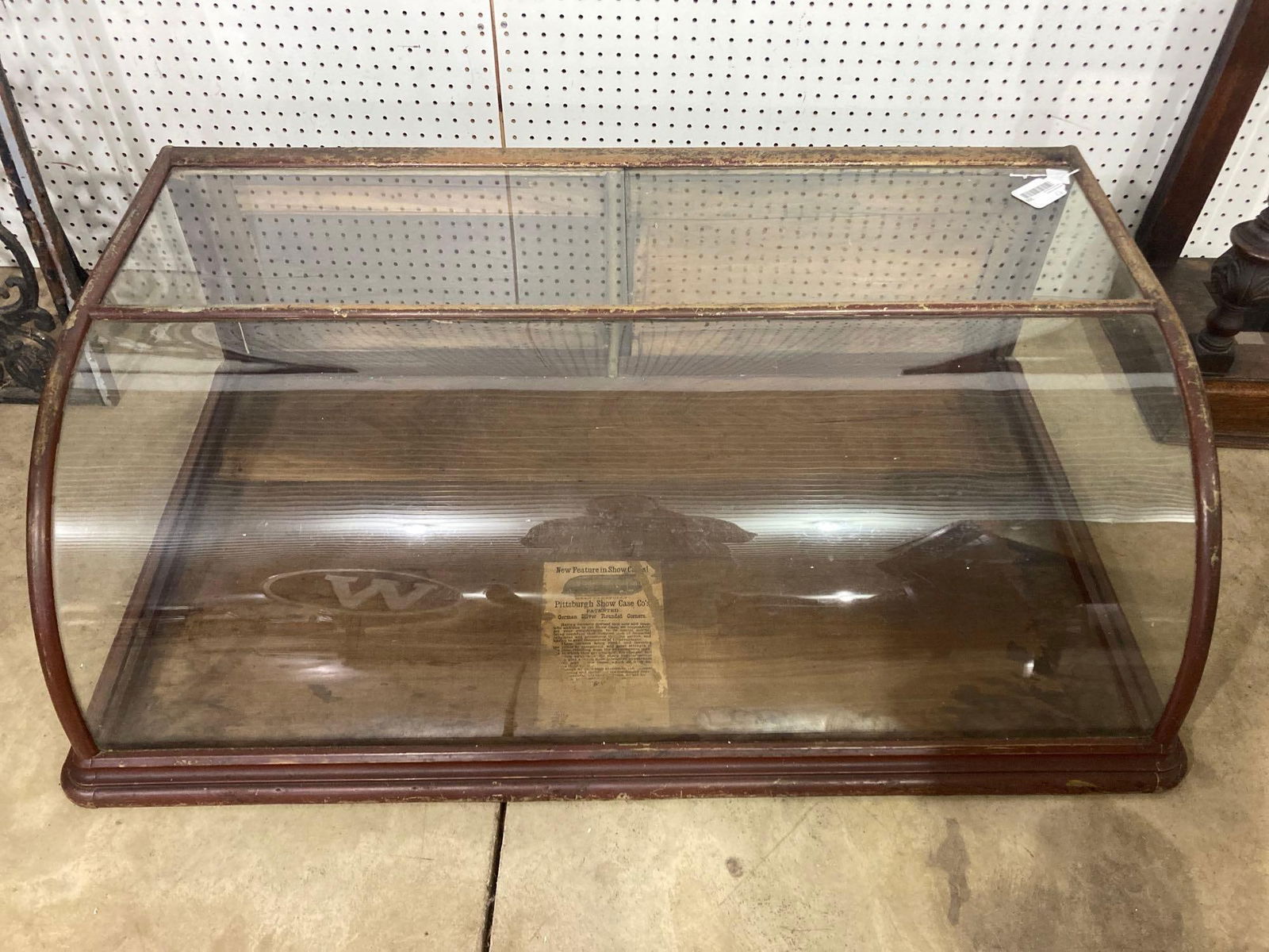 PITTSBURG ROUNDED GLASS SHOWCASE (1 of 6)