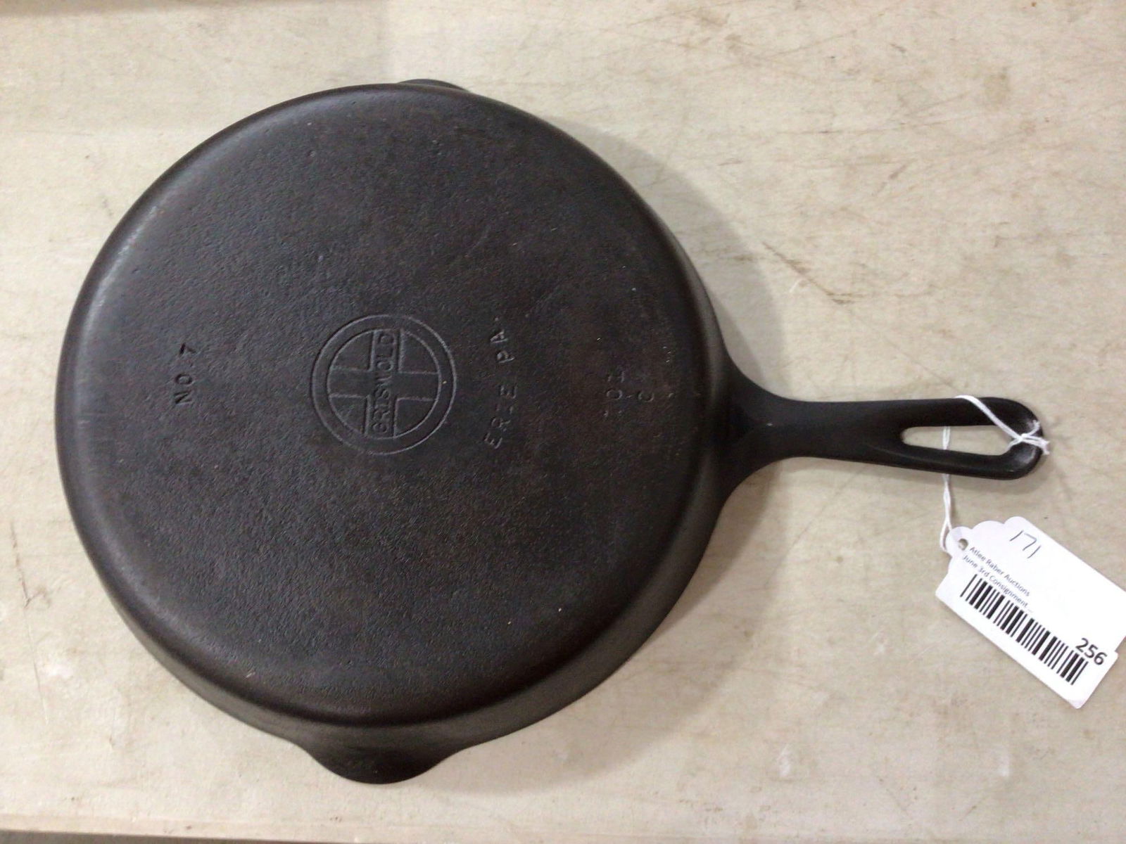 Griswold #7 Skillet (1 of 3)