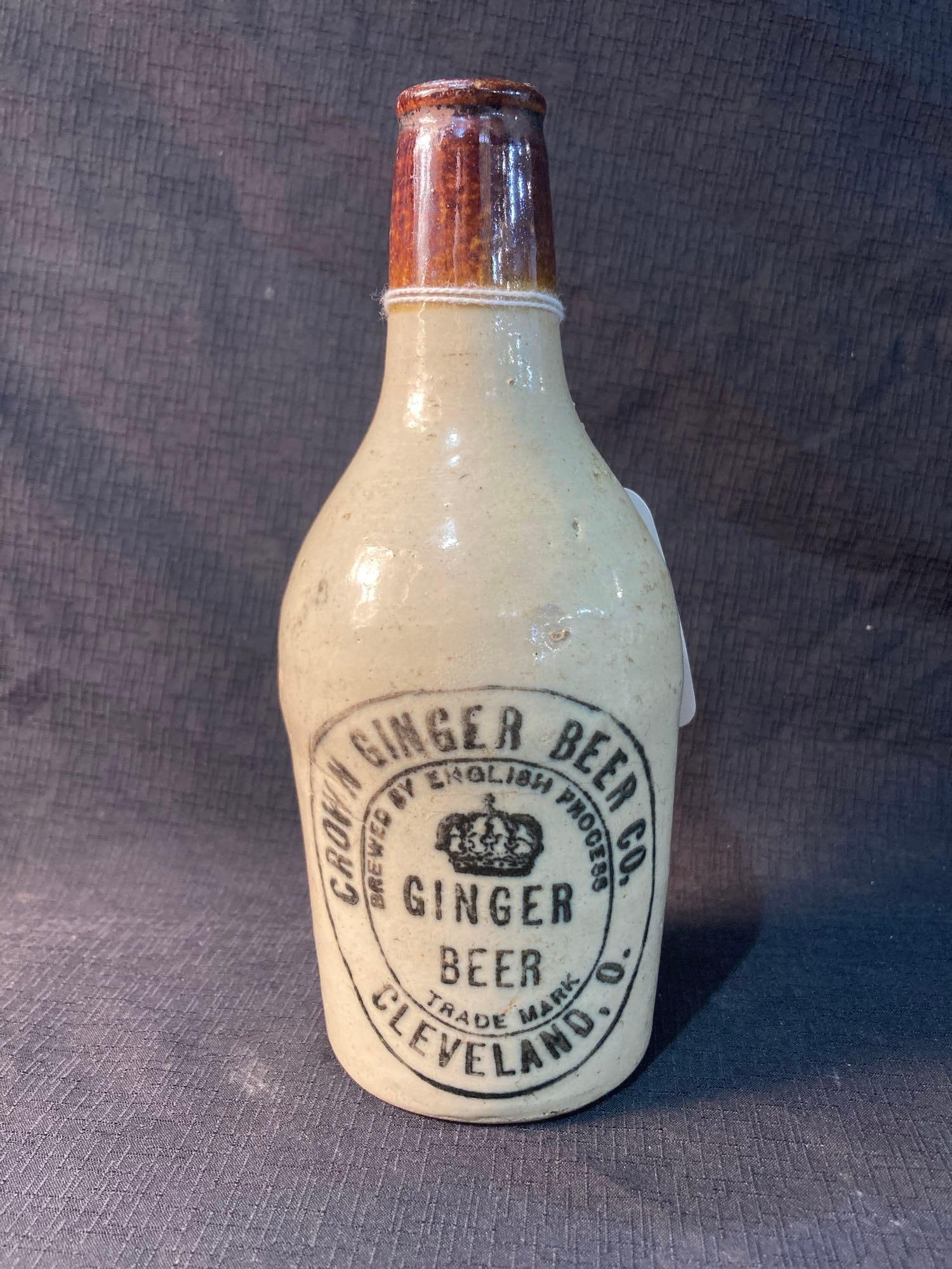 CROWN GINGER BEER CO CROCK BOTTLE (1 of 4)
