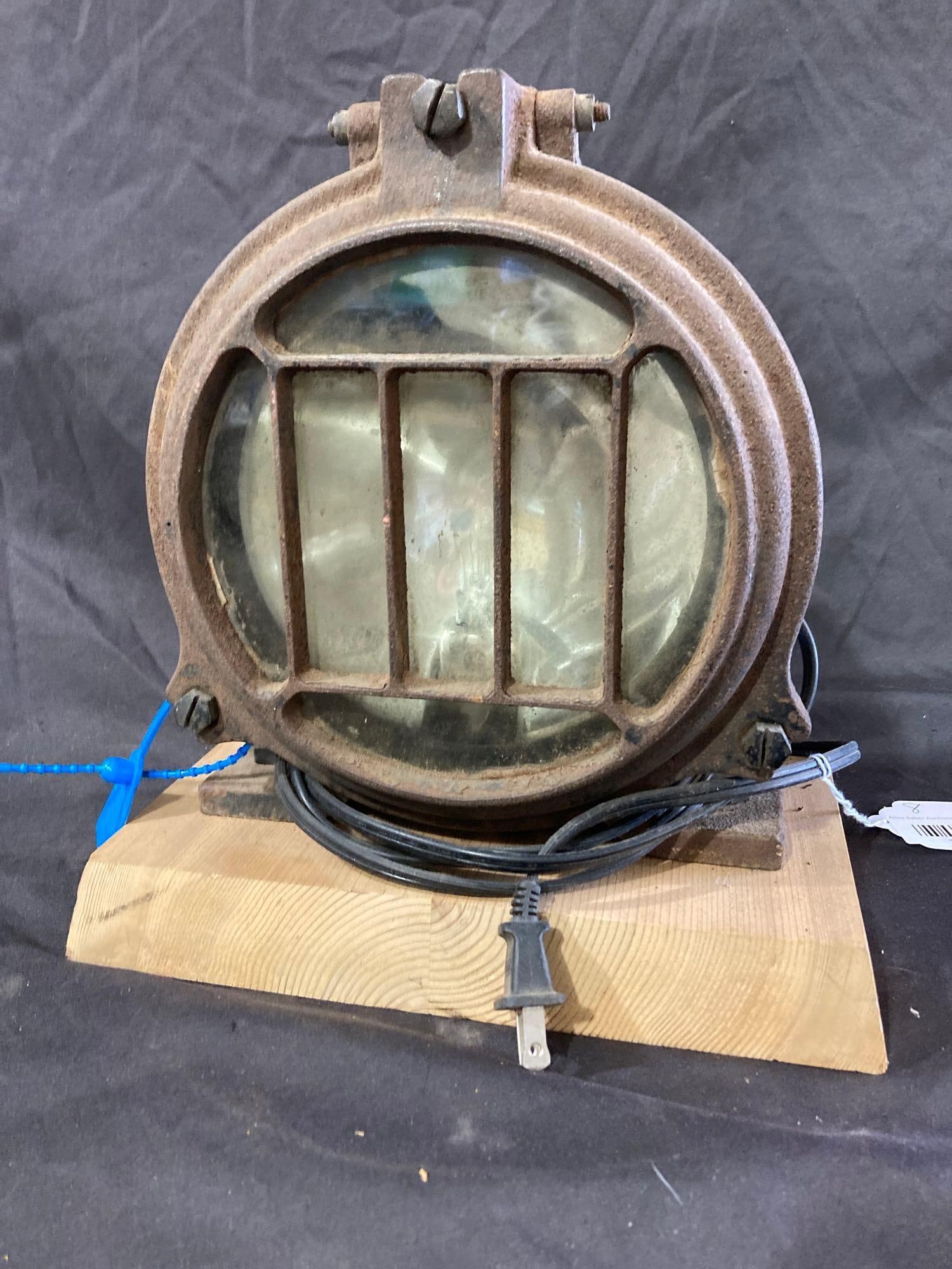 Crouse-Hinds Imperial Incandescent Headlight (1 of 5)