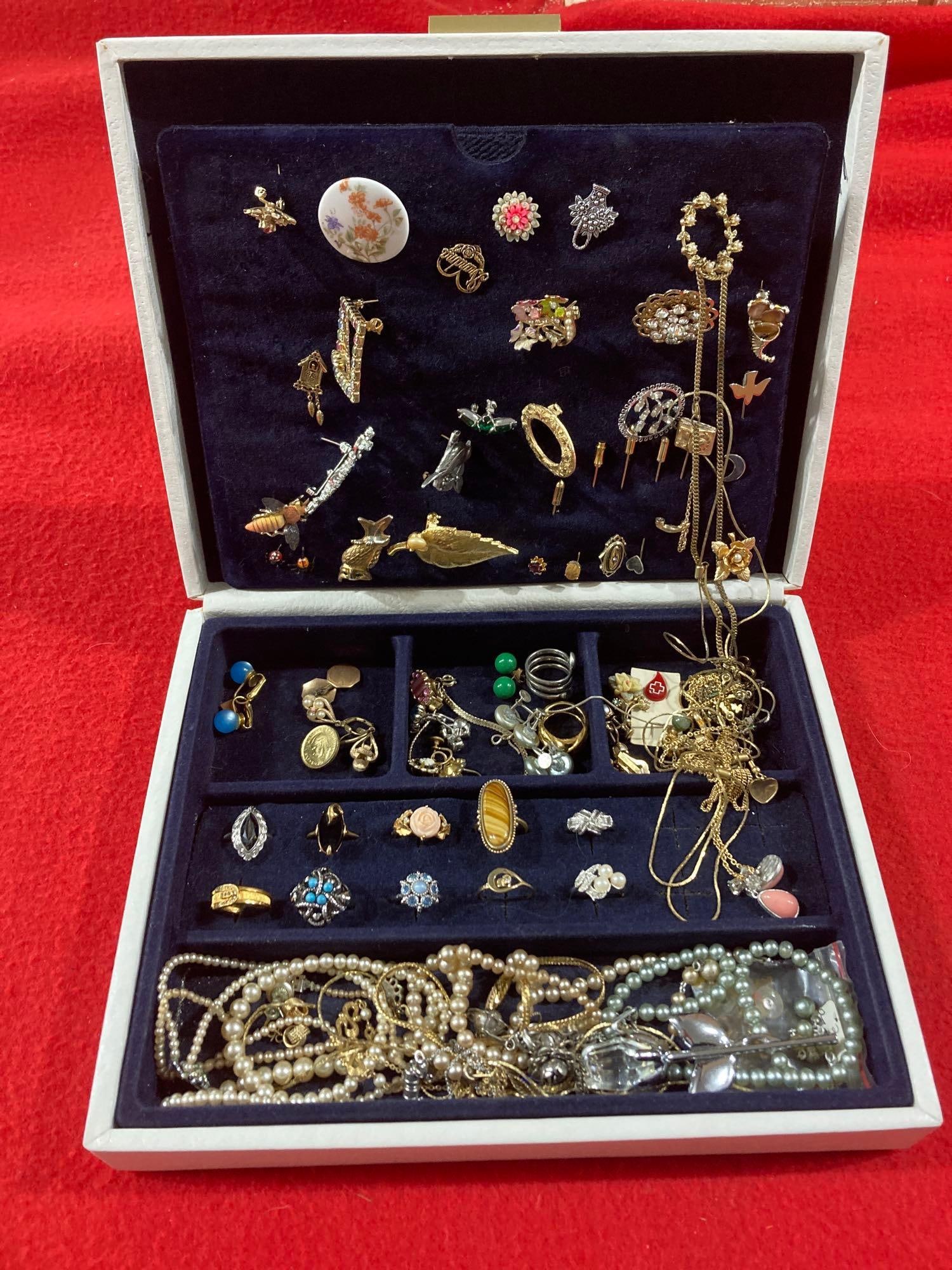 RINGS, NECKLACES, HAT PINS AND BROOCHES (1 of 9)