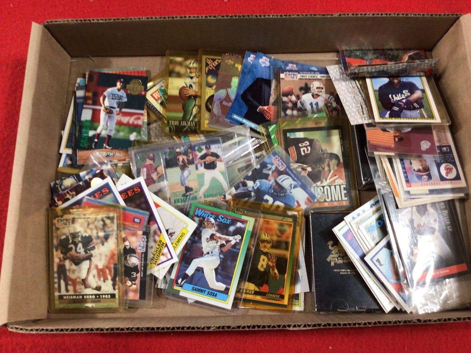 FOOTBALL, BASEBALL, AND BASKETBALL CARDS: MOSTLY LATE 80S TO 1990S