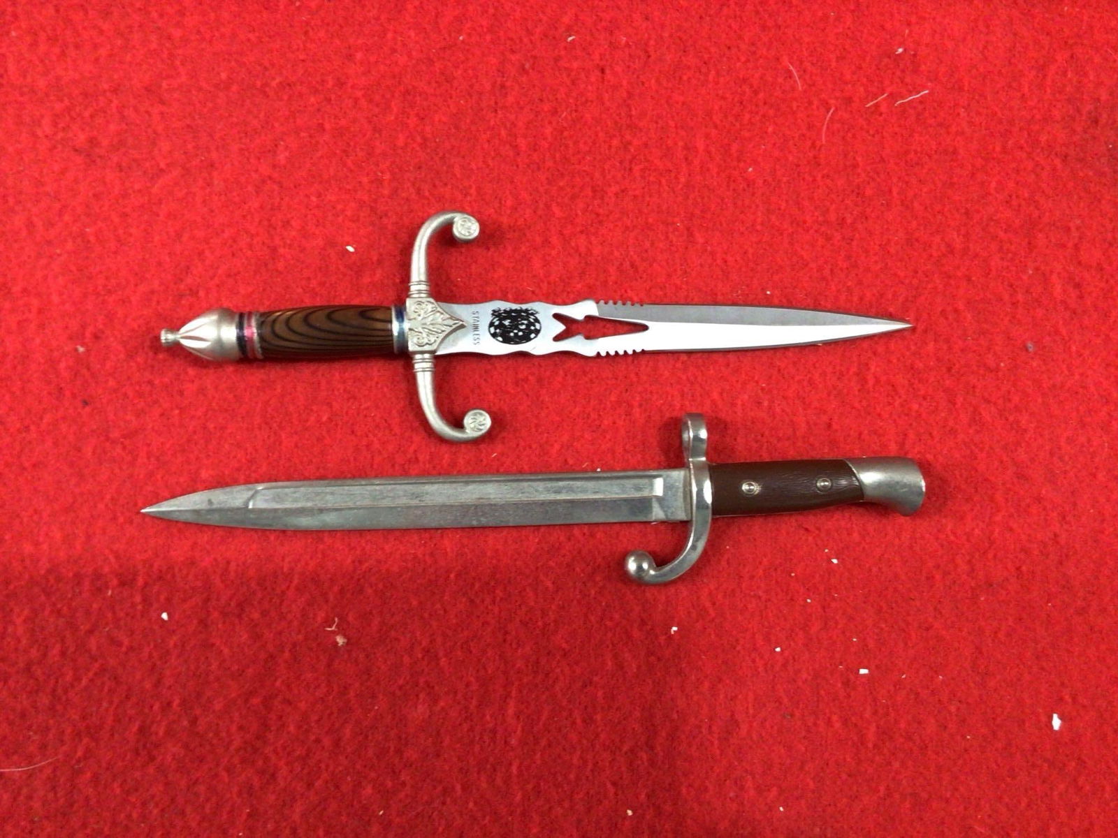 PAIR OF FIXED BLADE DAGGERS: EACH WITH STAINLESS STEEL HANDLE AND WOOD BLADES. BLADES ARE APPROX 5 TO 5.5 INCHES LONG