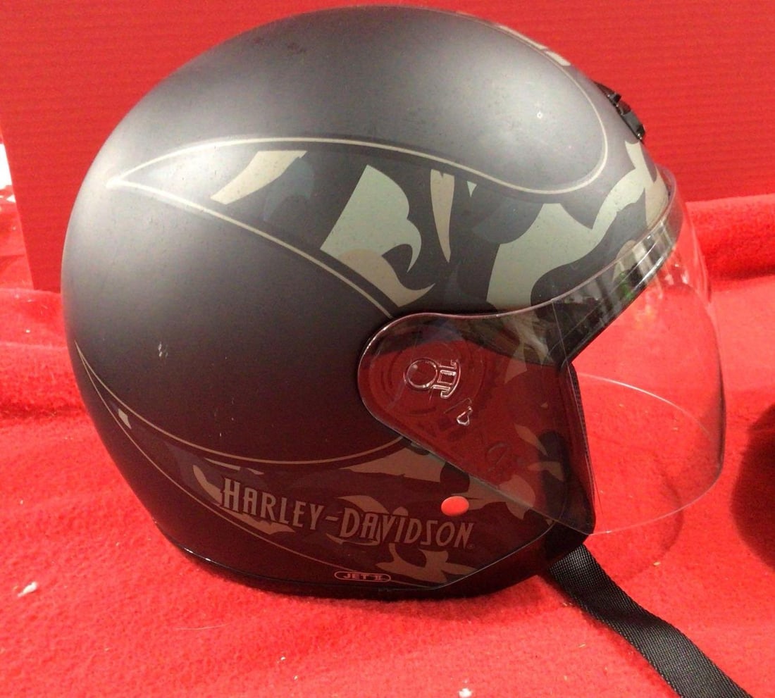 HARLEY DAVIDSON MOTORCYCLE HELMET (1 of 3)