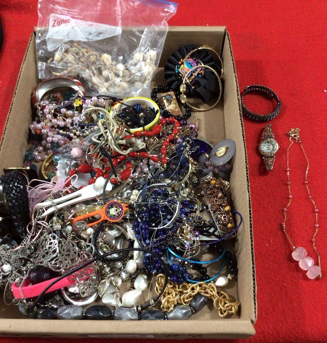 FLAT OF JEWELRY: NECKLACES, BEADED JEWELRY, BRACELETS, AND MORE. THIS LOT HAS NOT BEEN THOROUGHLY CHECKED AND MAY CONTAIN GOLD AND SILVER ITEMS