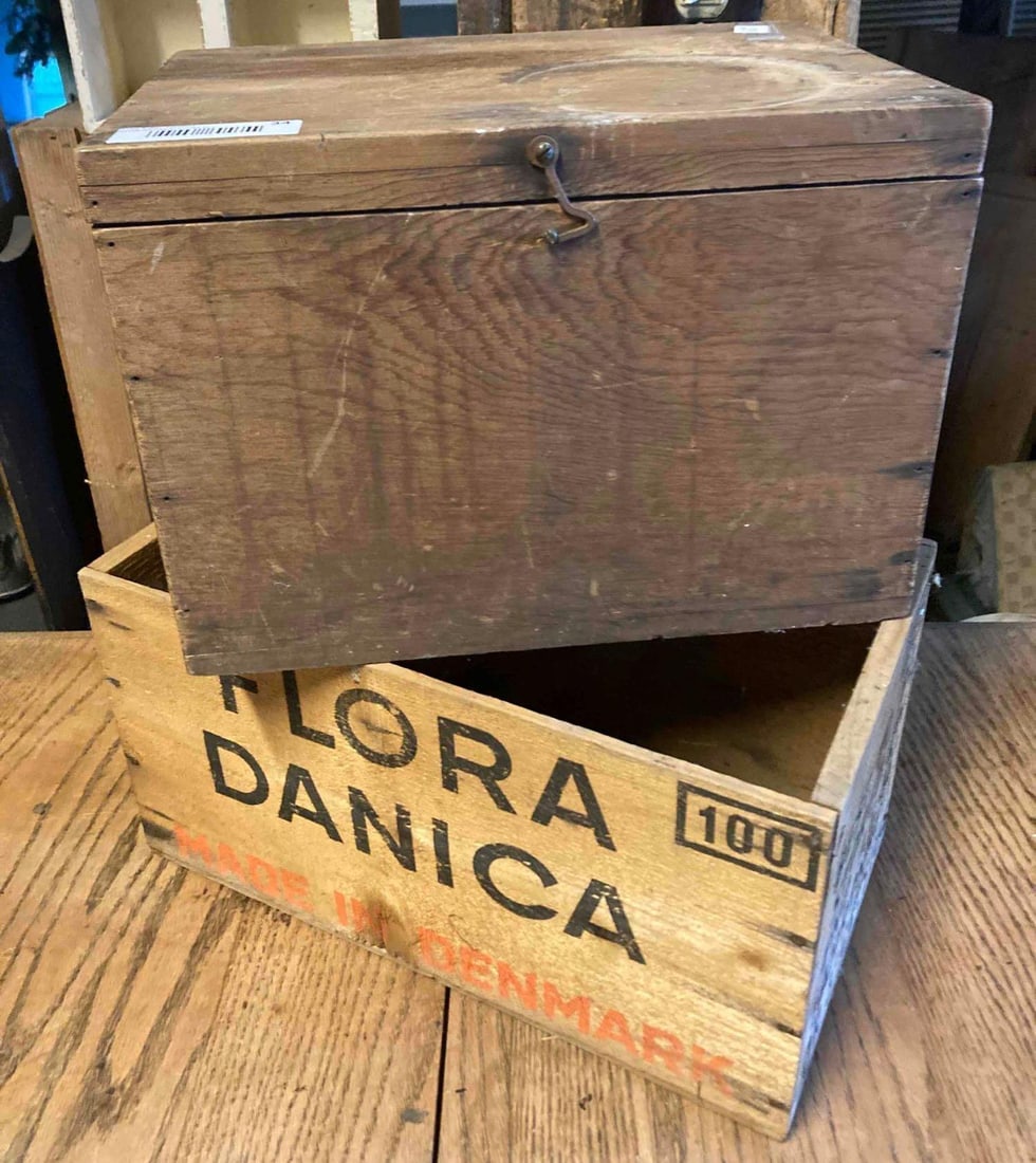 FLORA DANICA CRATE AND LIDDED BOX: DENMARK SHIPPING CRATE IS 15X8.5 X 8, AND LIFT TOP BOX IS 13X9X9