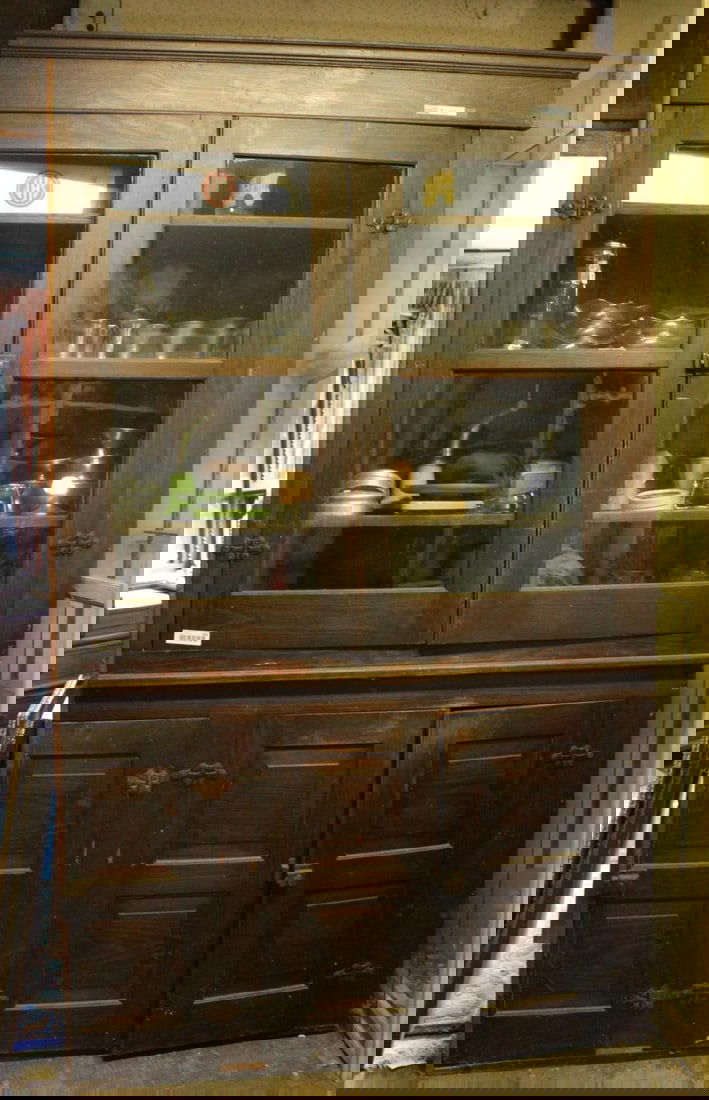 EARLY AMERICAN OAK CABINET (1 of 4)