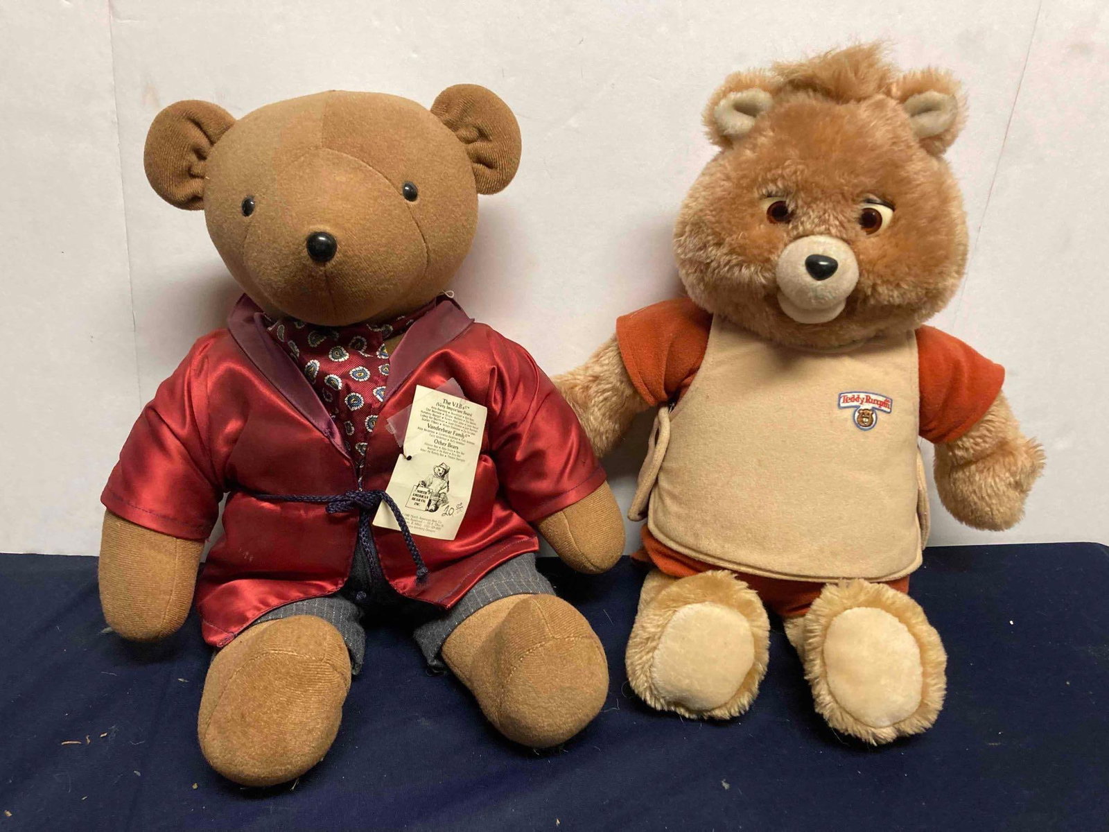 TEDDY RUXPIN AND DOUGLAS BEAR BANKS (1 of 8)