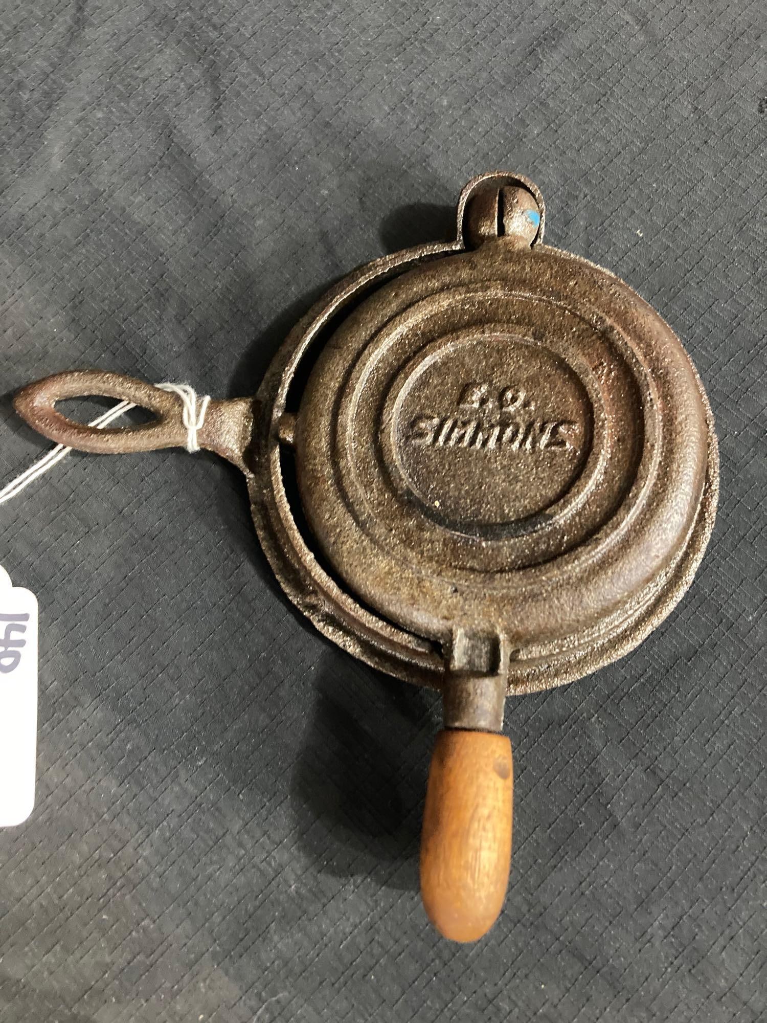 KEEN KUTTER MINIATURE ADVERTISING WAFFLE IRON (1 of 4)