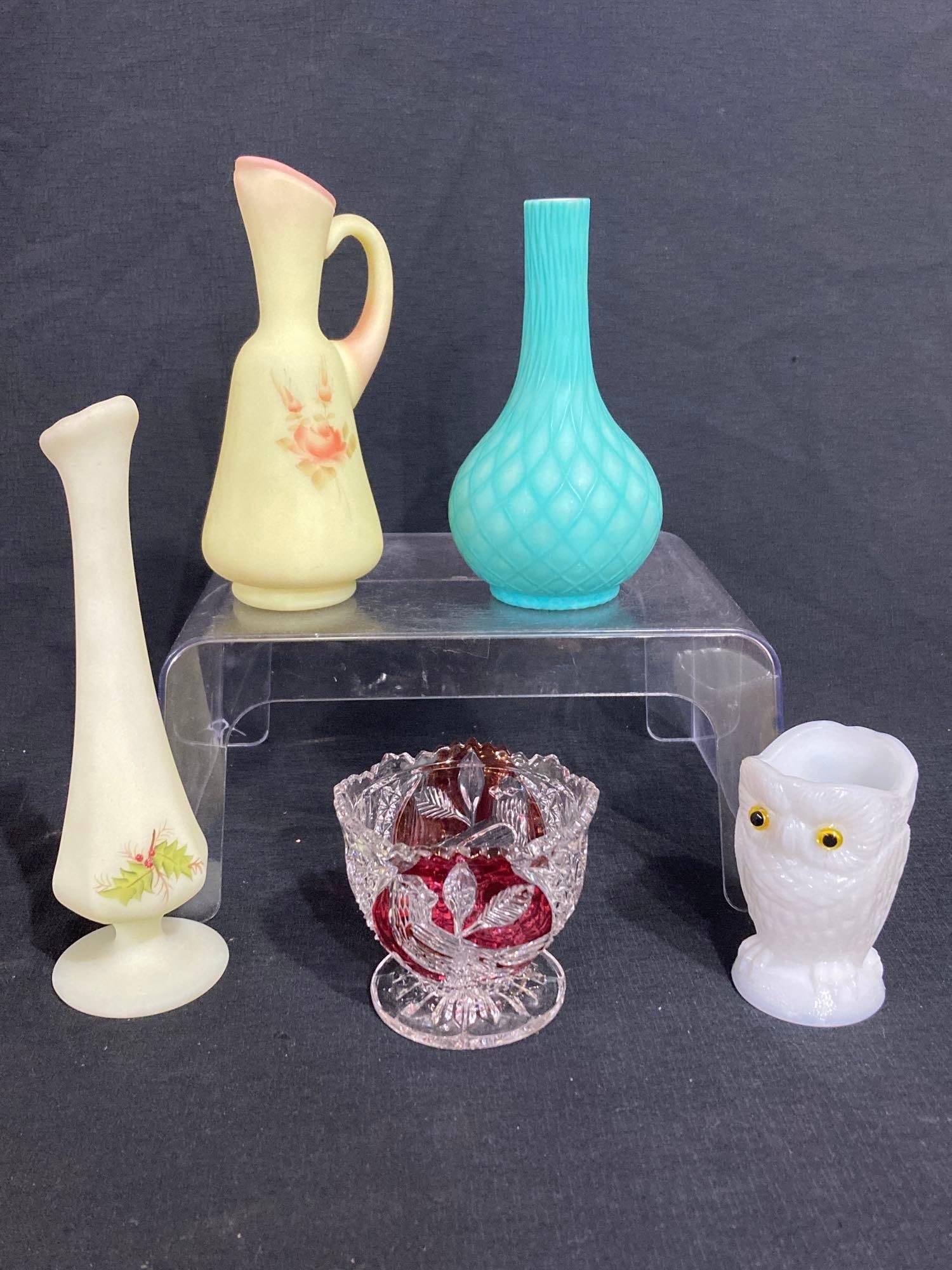 HAND PAINTED FENTON AND GLASSWARE: 5 PIECE LOT, NO CHIPS OR CRACKS FOUND