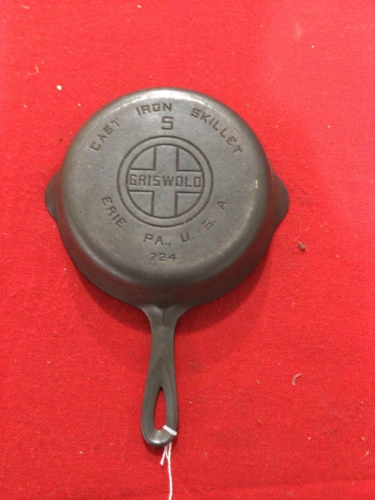 GRISWOLD NO. 5 SKILLET: INTERIOR SHOWS SOME PITTING. LARGE LOGO