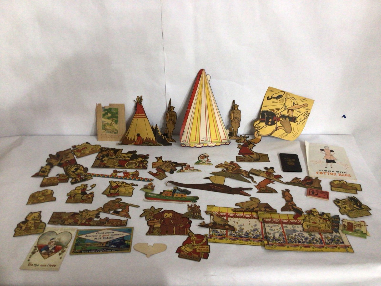 STAND UP CARDBOARD DISNEY CHARACTERS AND ANIMALS: INCLUDING DAFFY DUCK, MINNIE AND MICKEY, AND MORE
