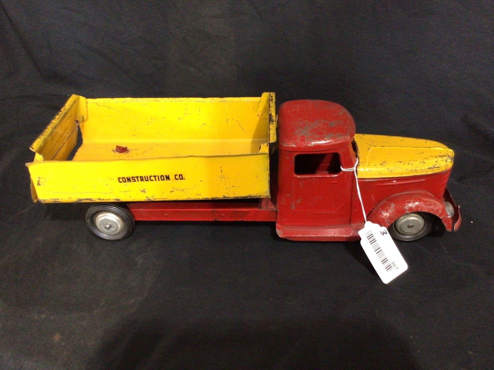 1940s STRUCTO DUMP TRUCK (1 of 4)