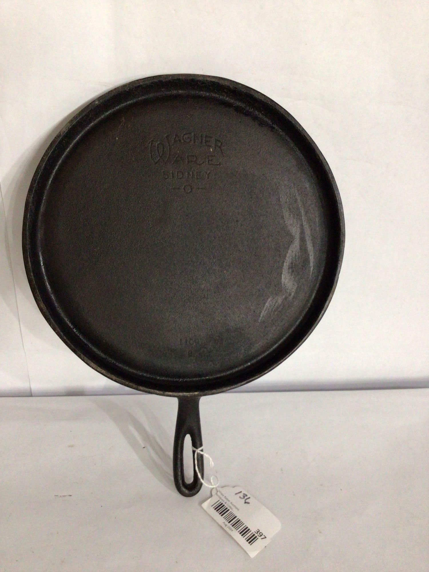 WAGNER WARE FLAT GRIDDLE (1 of 3)