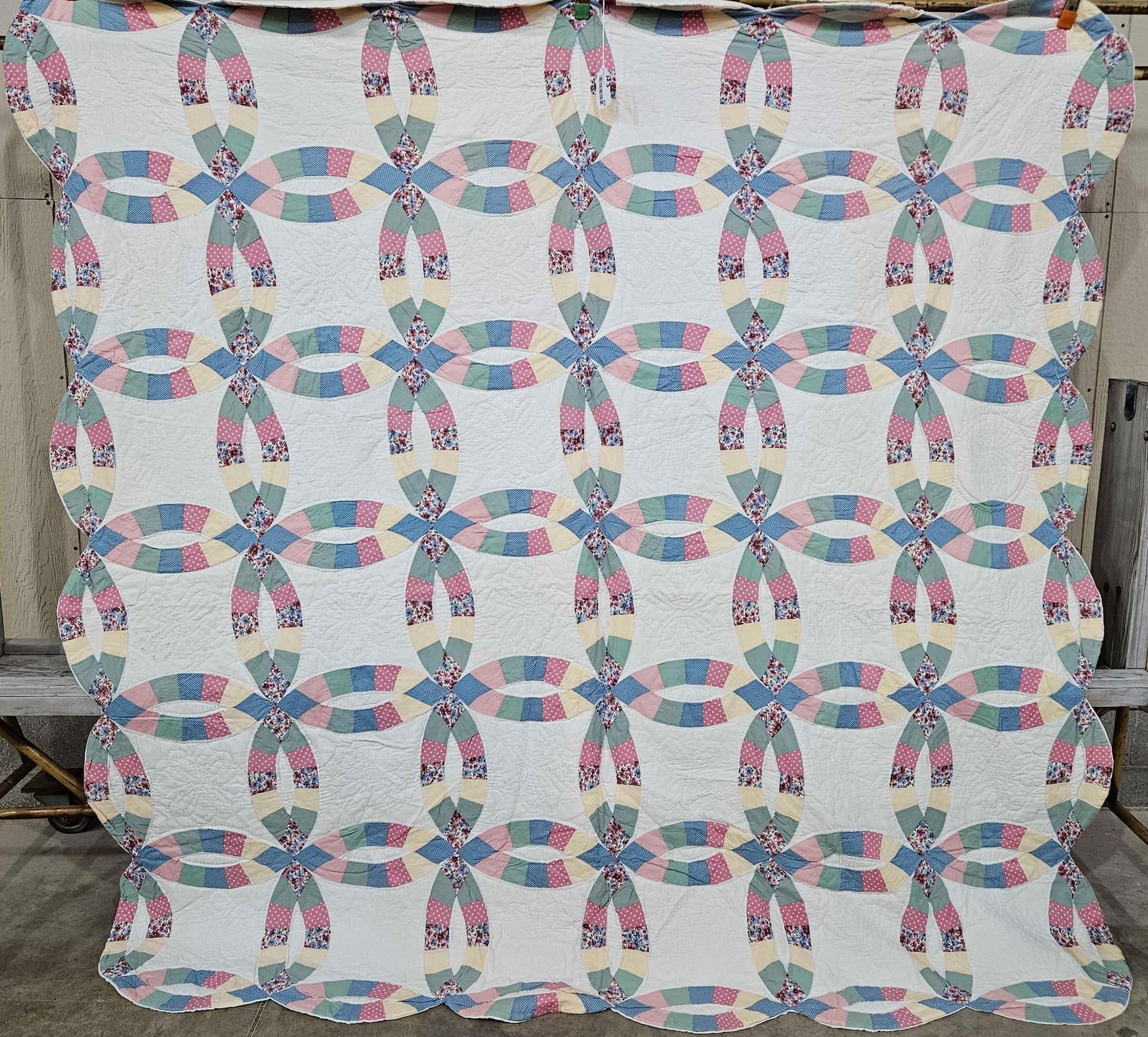 SCALLOPED EDGE DOUBLE WEDDING RING QUILT: 96X84, CLEAN, SHOWING MINOR AREAS OF SOILING