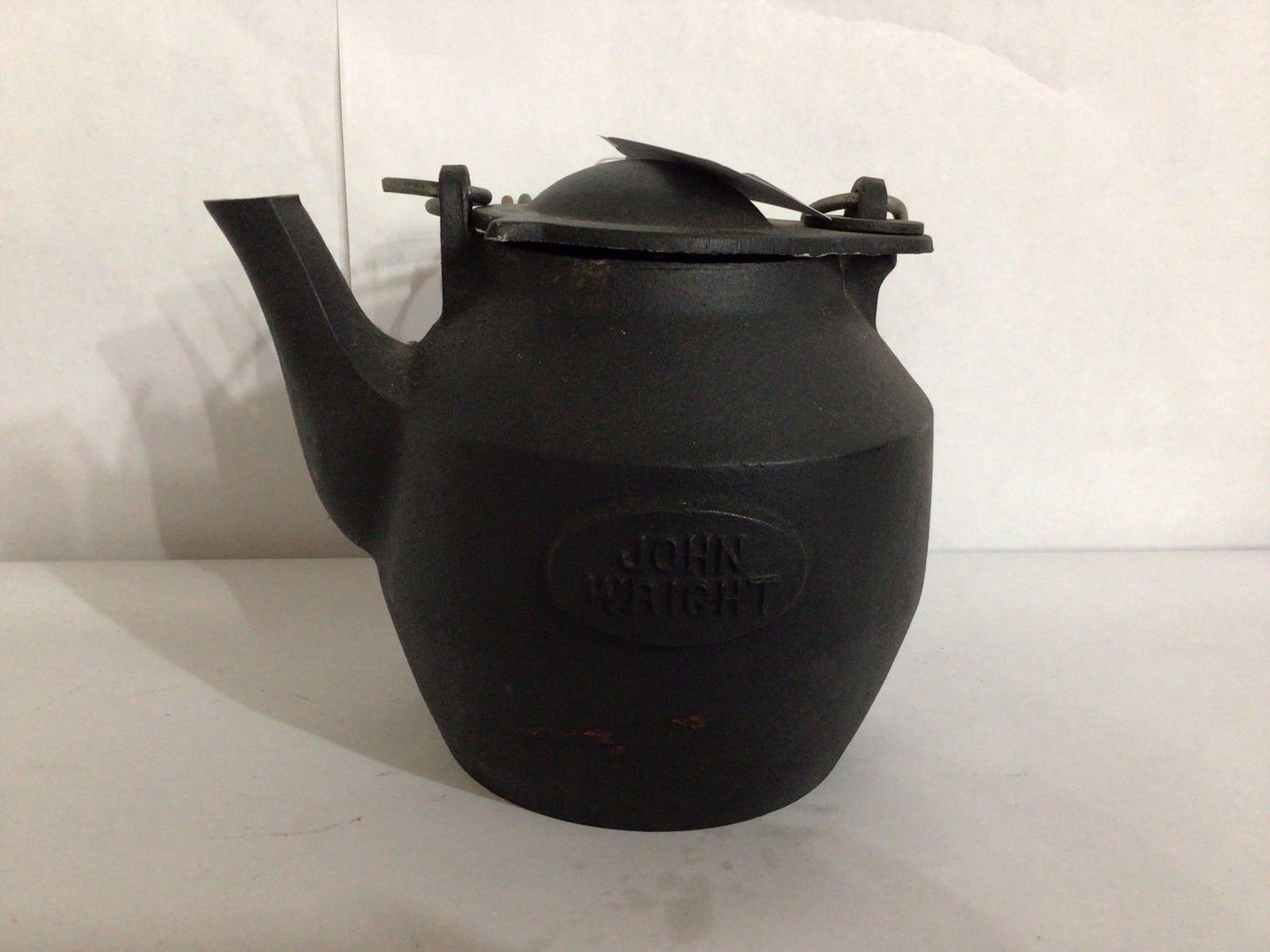 JOHN WRIGHT CAST IRON KETTLE: INTERIOR SHOWS SOME SEDIMENT AND SLIGHT RUSTING