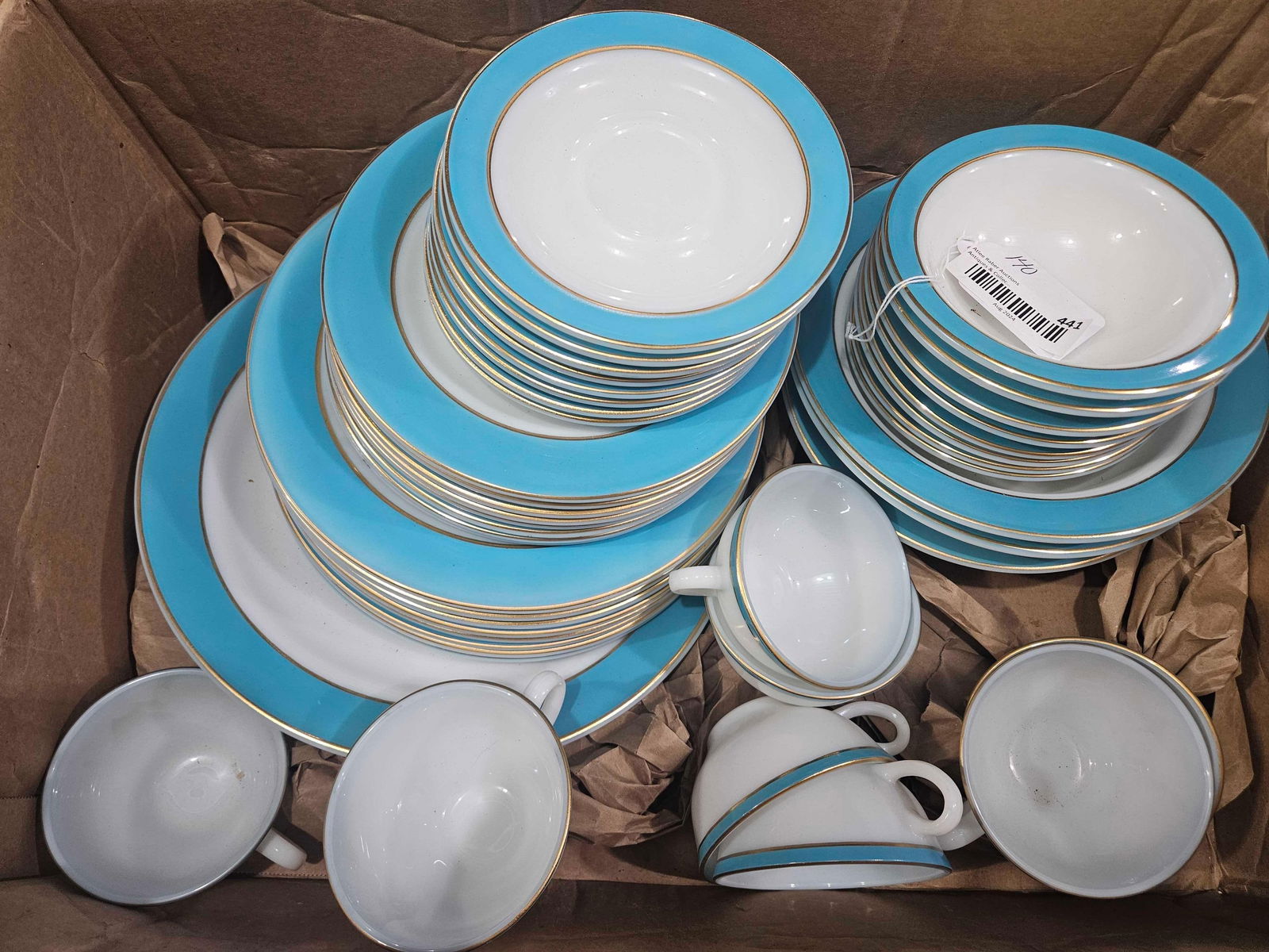 PYREX VINTAGE DINNER SET (1 of 4)
