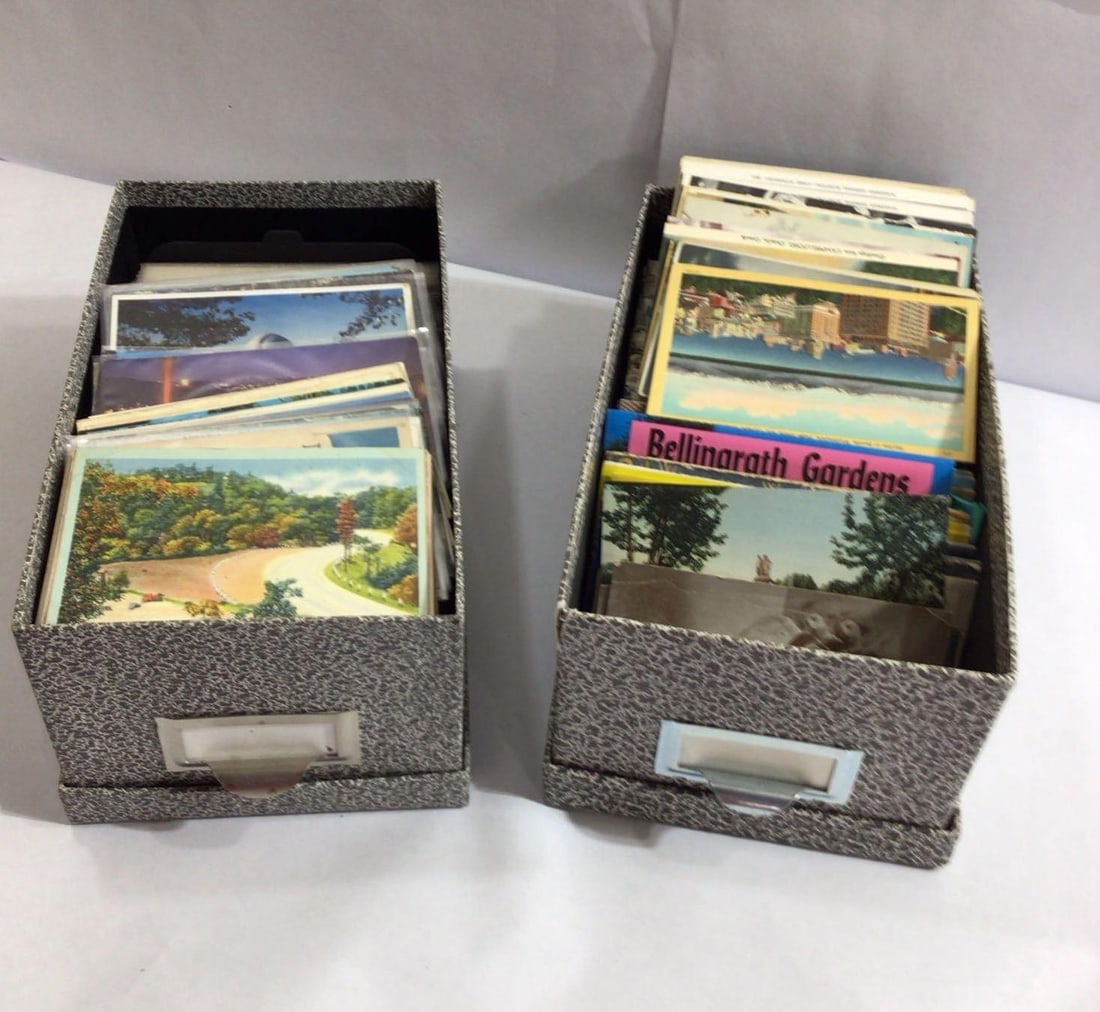 LARGE LOT OF POSTCARDS (1 of 7)