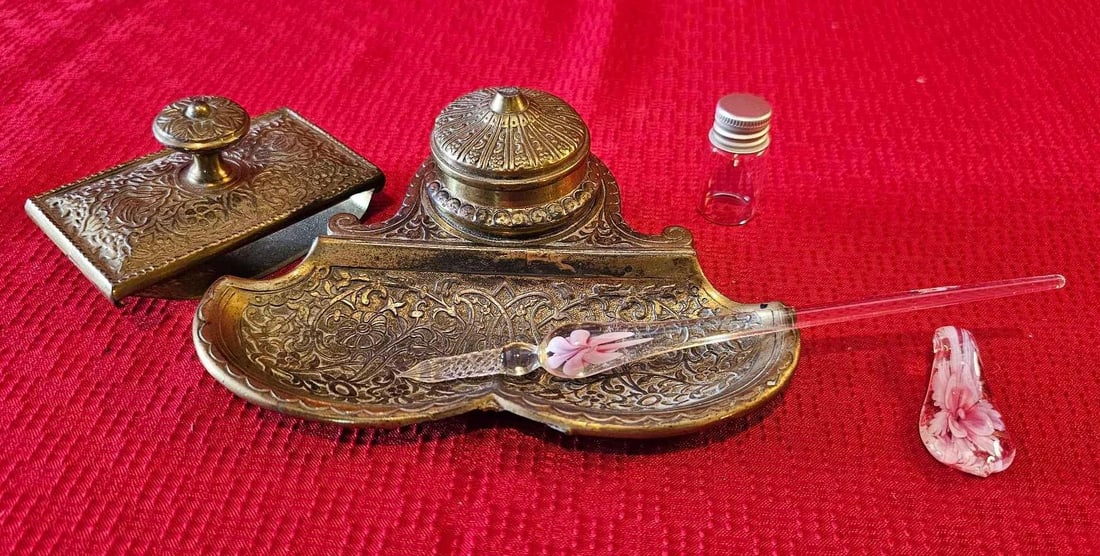 GLASS FOUNTAIN PEN. HOLDER AND INKWELLS: BRASS INKWELL HAS A DAMAGE LID BUT DISPLAYS WELL. MATCHING STAMP