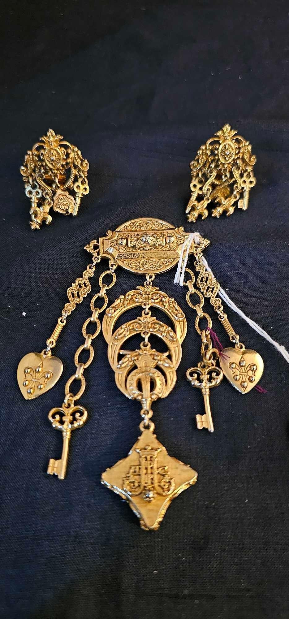 CORO PEGASUS CHATELAINE DANGLE KEYS TO MY HEART PIN.BROOCH AND EARRINGS: .