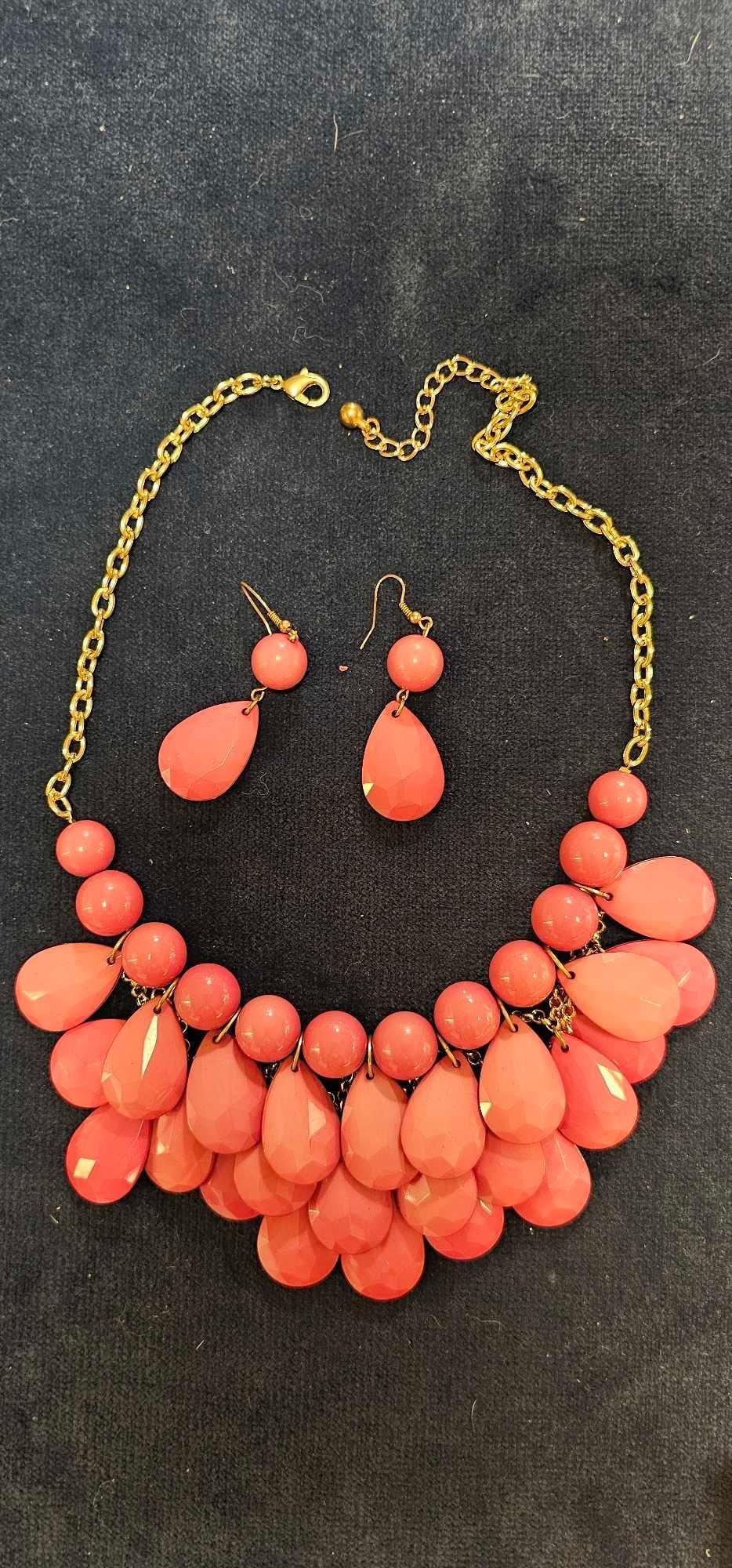 VINTAGE PINK TEARDROP NECKLACE AND MATCHING EARRINGS: NECKLACE IS 20 INCHES LONG