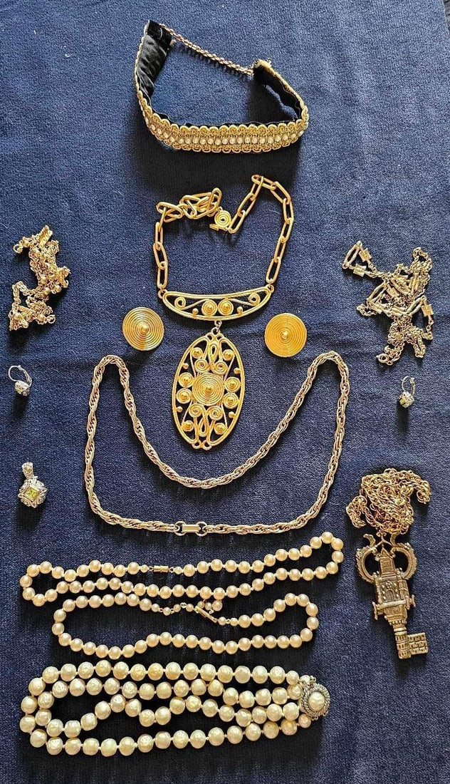 PENDANT AND EARRING SET, PEARLS, AND CHAINS: LARGE KEY NECKLACE, CHOKER, AND GOLD TONED AFRICAN NECKLACE AND EARRINGS.