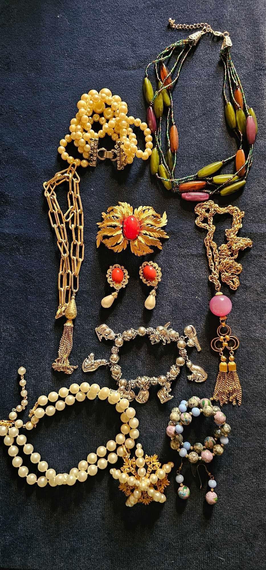 MISC VINTAGE COSTUME JEWELRY (1 of 12)