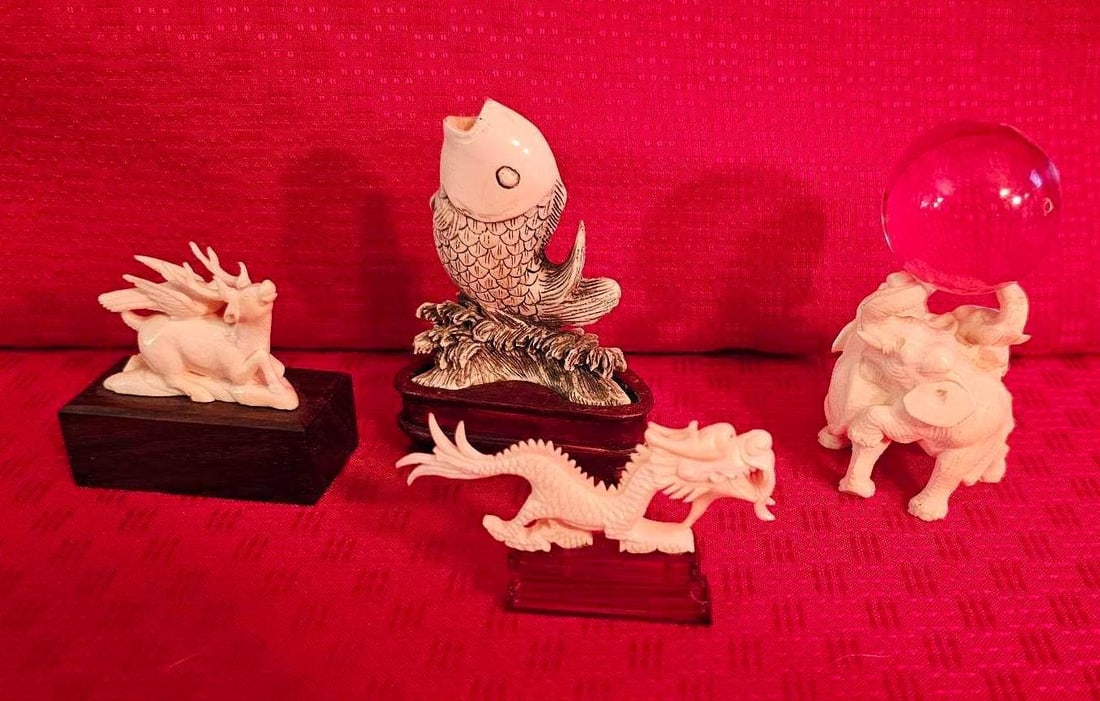 ANIMALS HAND CARVED FROM A NATURAL MATERIAL (1 of 8)
