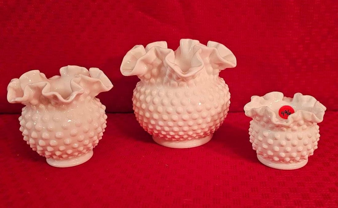 HOBNAIL FENTON TRIO: THREE RUFFLED EDGE BOWLS. EACH IN GOOD CONDITION