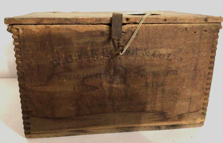 WALTER BAKER & CO. SWEET CHOCOLATE WOODEN BOX