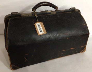 LARGE LEATHER TRAVELING DOCTOR'S BAG