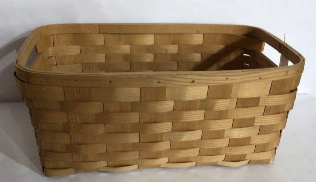 VERMONT HAND WOVEN BASKET: VERY GOOD CONDITION, 23.5X14X10.5 IN