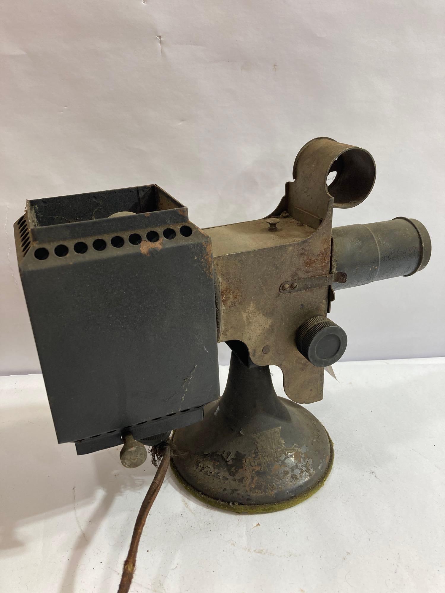 ANTIQUE MAGIC LANTERN VIEWER LAMP (1 of 5)