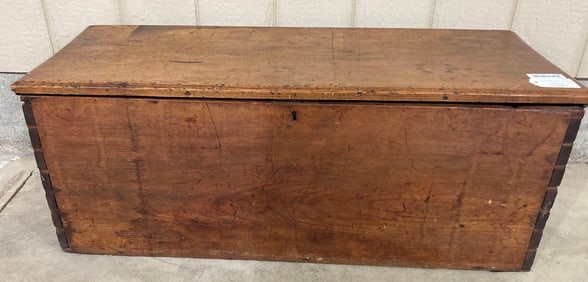 PRIMITIVE NEW YORK HOMESTEAD DOVETAILED TRUNK