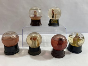 VINTAGE TRAVEL SOUVENIR SNOW GLOBES