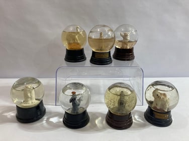 ANIMAL AND MONUMENT VINTAGE TRAVEL SOUVENIR SNOW GLOBES