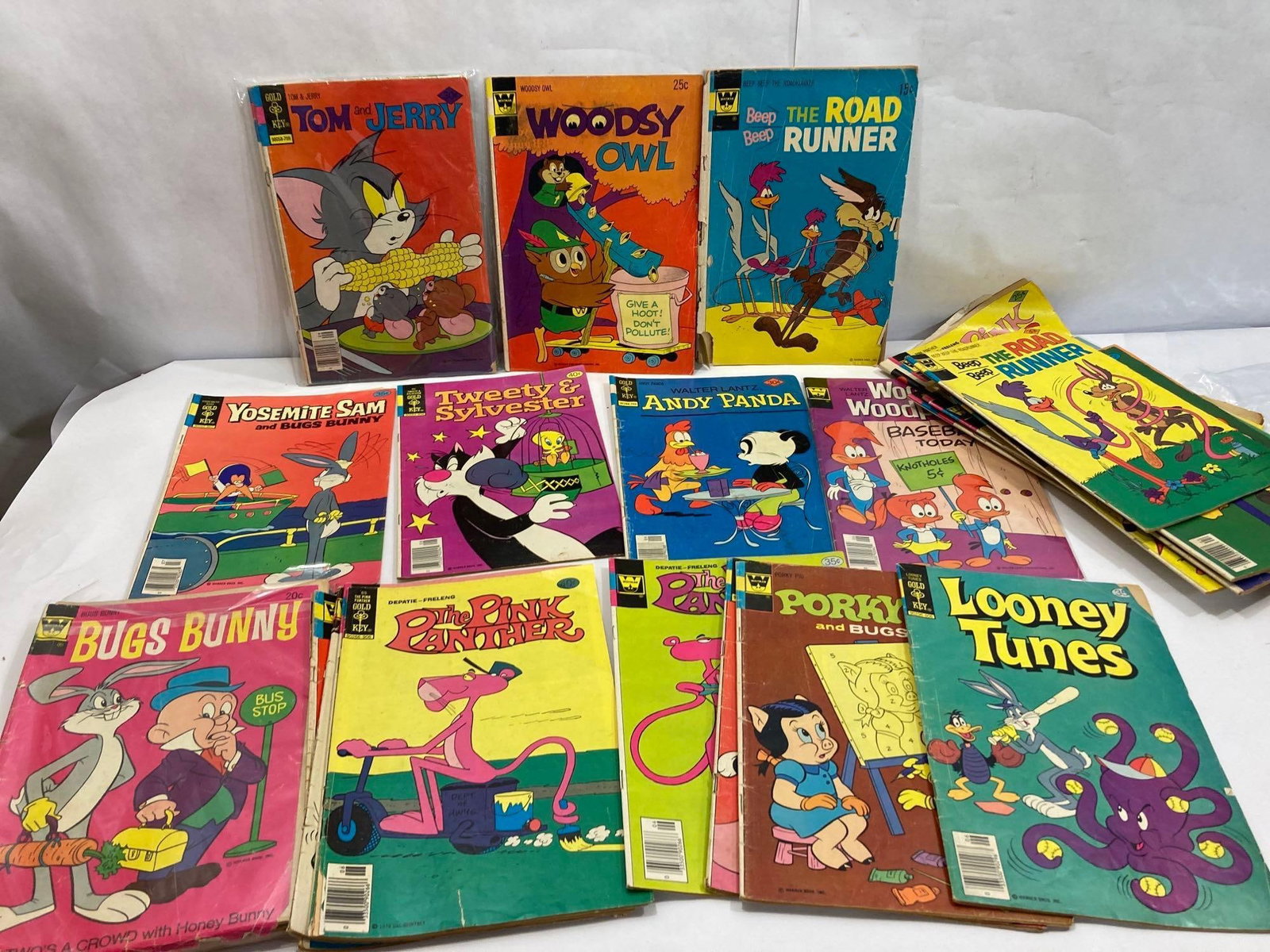 EARLY LOONEY TUNES AND CARTOON COMIC BOOKS (1 of 6)