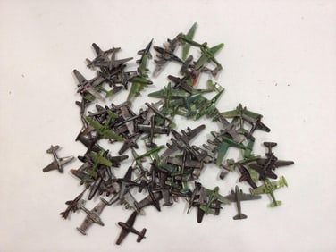PLASTIC MODEL MILITARY PLANE TOYS