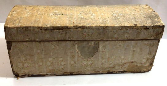 21" VICTORIAN ERA FLORAL WALLPAPERED HUMPBACK TRUNK